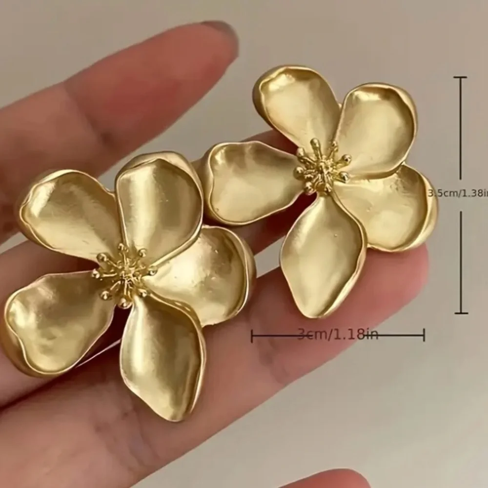 ✨Anthropolgie Avanta Petal Earrings